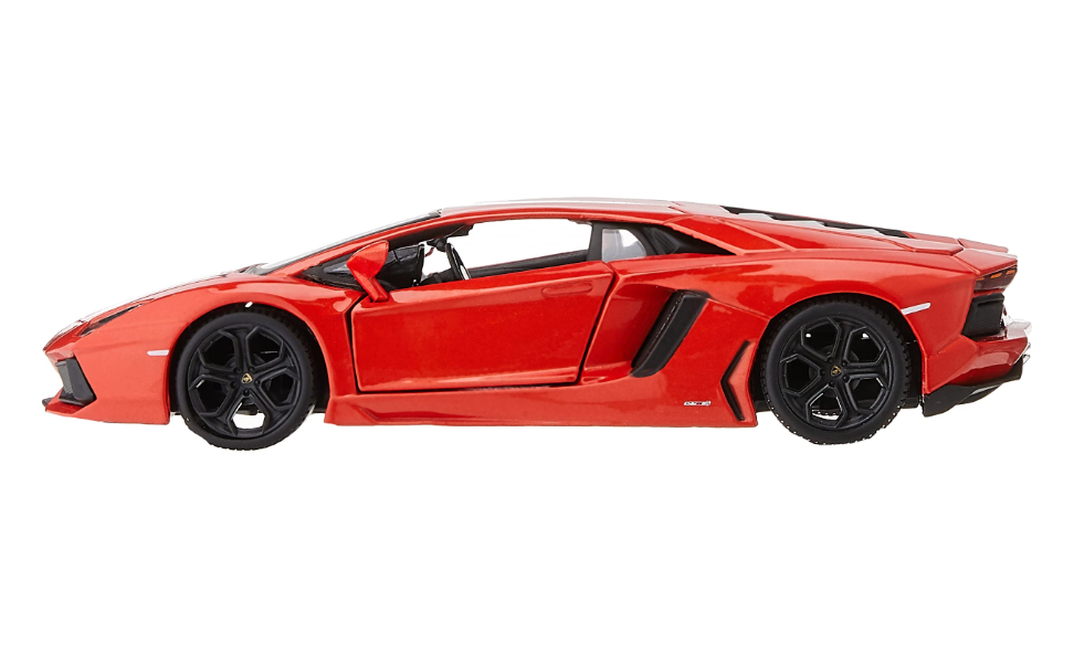 Lamborghini Aventador LP700-4 (1:24)